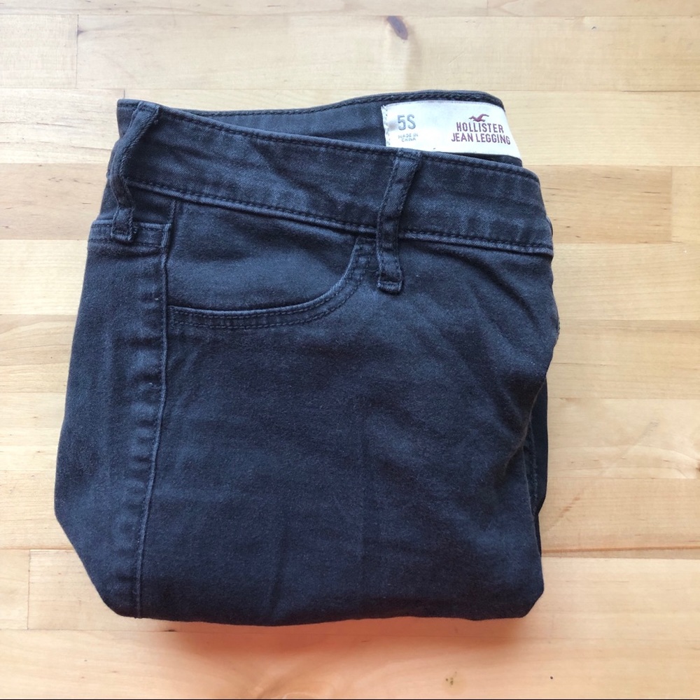 Black Hollister jeans!!